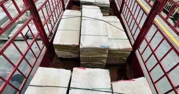 洛阳 黄金麻花岗岩荔枝面，光面毛板装车完成