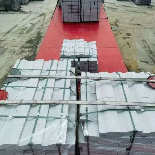 洛阳 芝麻白仿形加直形路沿石出货日常