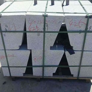 洛阳 芝麻白异形坐凳，石凳