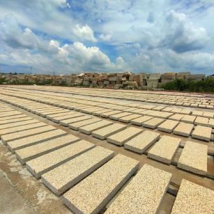 洛阳 黄金麻花岗岩荔枝面地铺石防护中