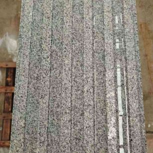 洛阳 芝麻白花岗岩荔枝面雕刻盲道，盲条