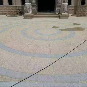 洛阳 黄金麻芝麻灰花岗岩石材地铺拼接效果