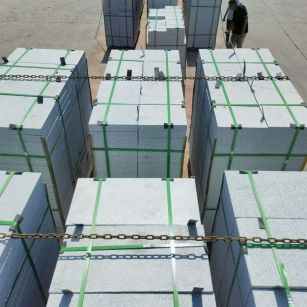 洛阳 芝麻白花岗岩5公分地铺石 花岗岩厂家工厂装车日常