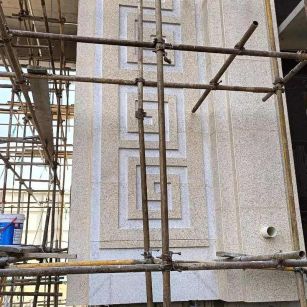 洛阳 黄金麻花岗岩别墅外墙干挂回纹造型效果