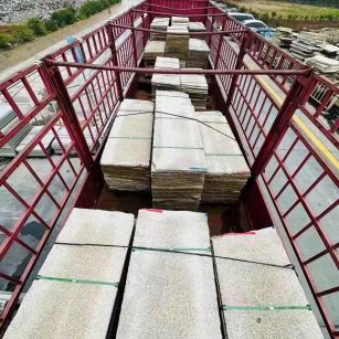 洛阳 黄金麻花岗岩荔枝面，光面毛板装车完成