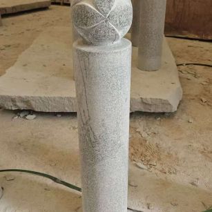 洛阳 芝麻白花岗岩石材挡车石柱、停车柱、圆柱挡车柱、方柱挡车柱等