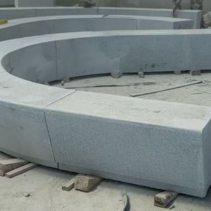 洛阳 芝麻白花岗岩光面弧形坐凳