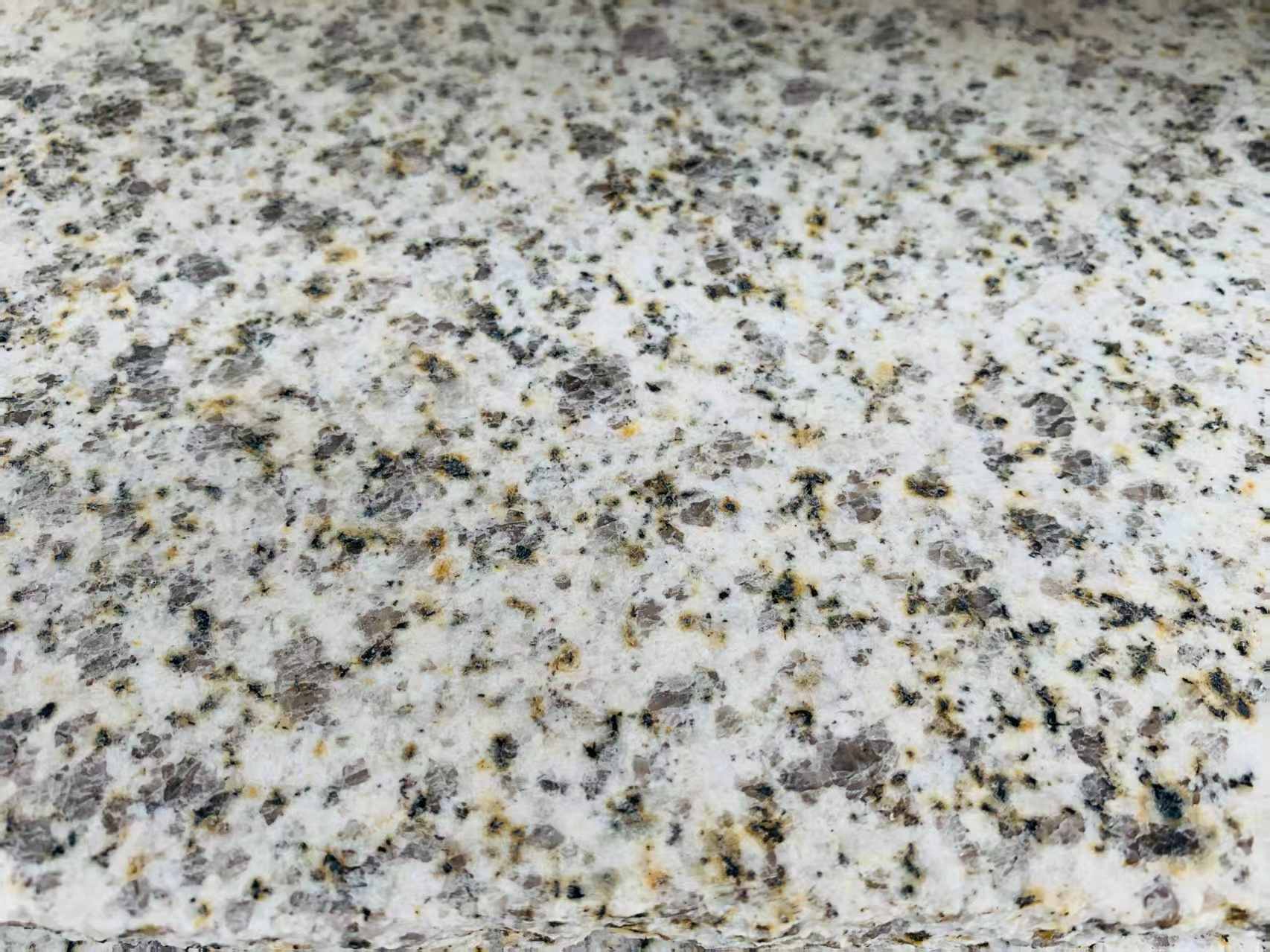 洛阳 黄金麻花岗岩石材浅黄光面