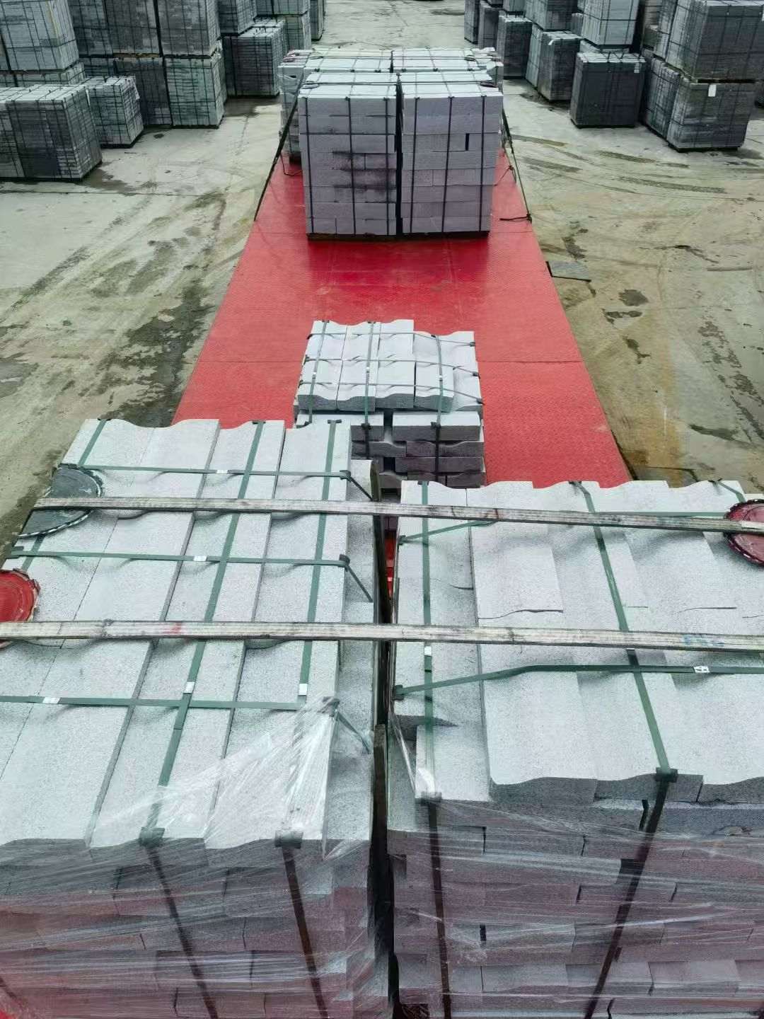 洛阳 芝麻白仿形加直形路沿石出货日常