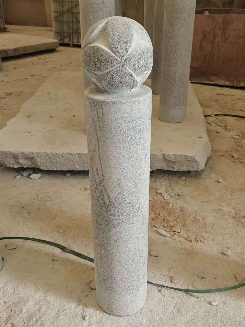 洛阳 芝麻白花岗岩石材挡车石柱、停车柱、圆柱挡车柱、方柱挡车柱等