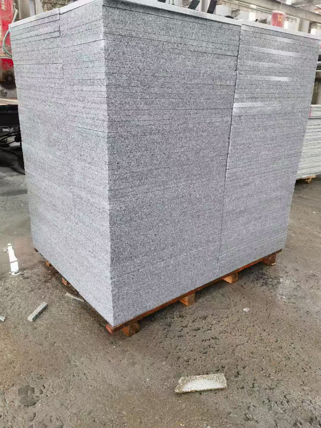 洛阳 芝麻白火烧面1.8厚300*600地铺石，尺寸标准，厚薄均匀