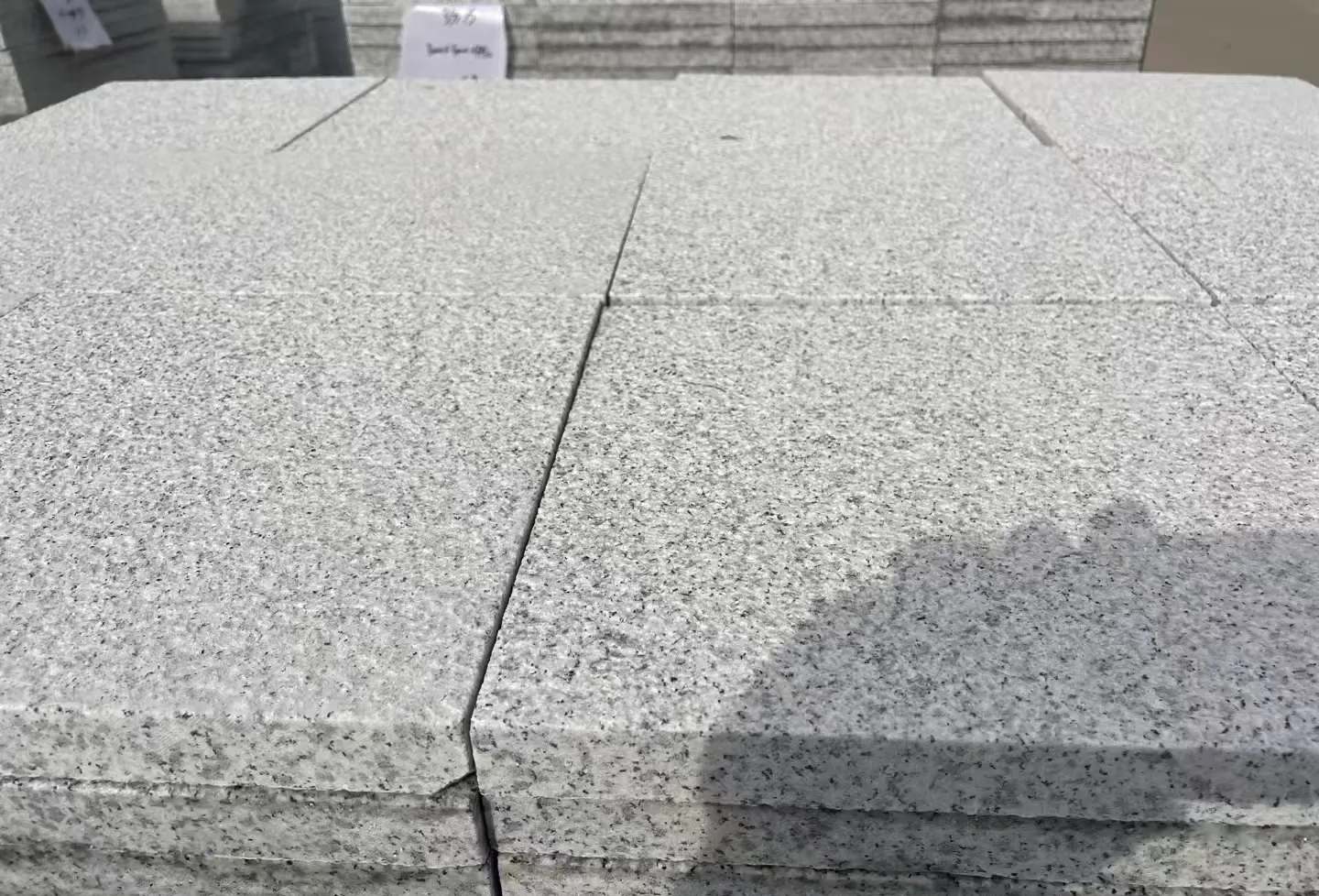 洛阳 白麻花岗岩石材推荐 荔枝面地铺石