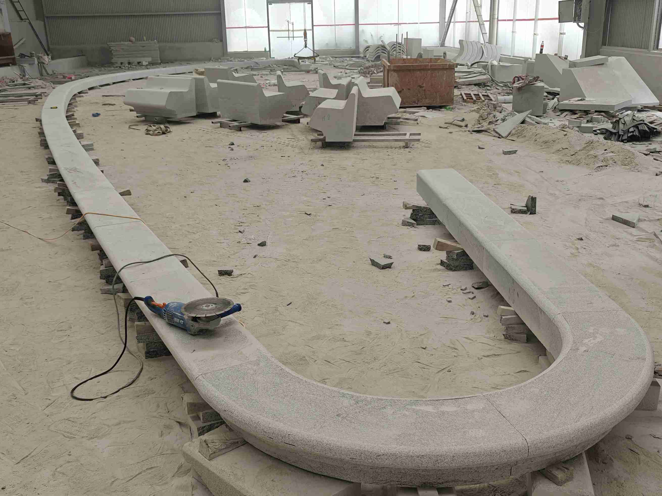 洛阳 芝麻白花岗岩弧形花坛石，坐凳石