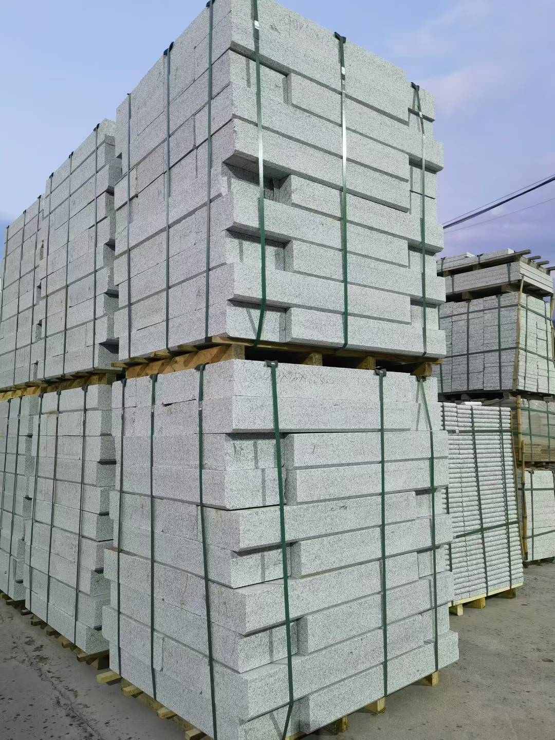 洛阳 芝麻白花岗岩路沿石，路缘石，路肩石，道牙，立缘石，马路牙子，街沿石，侧石等