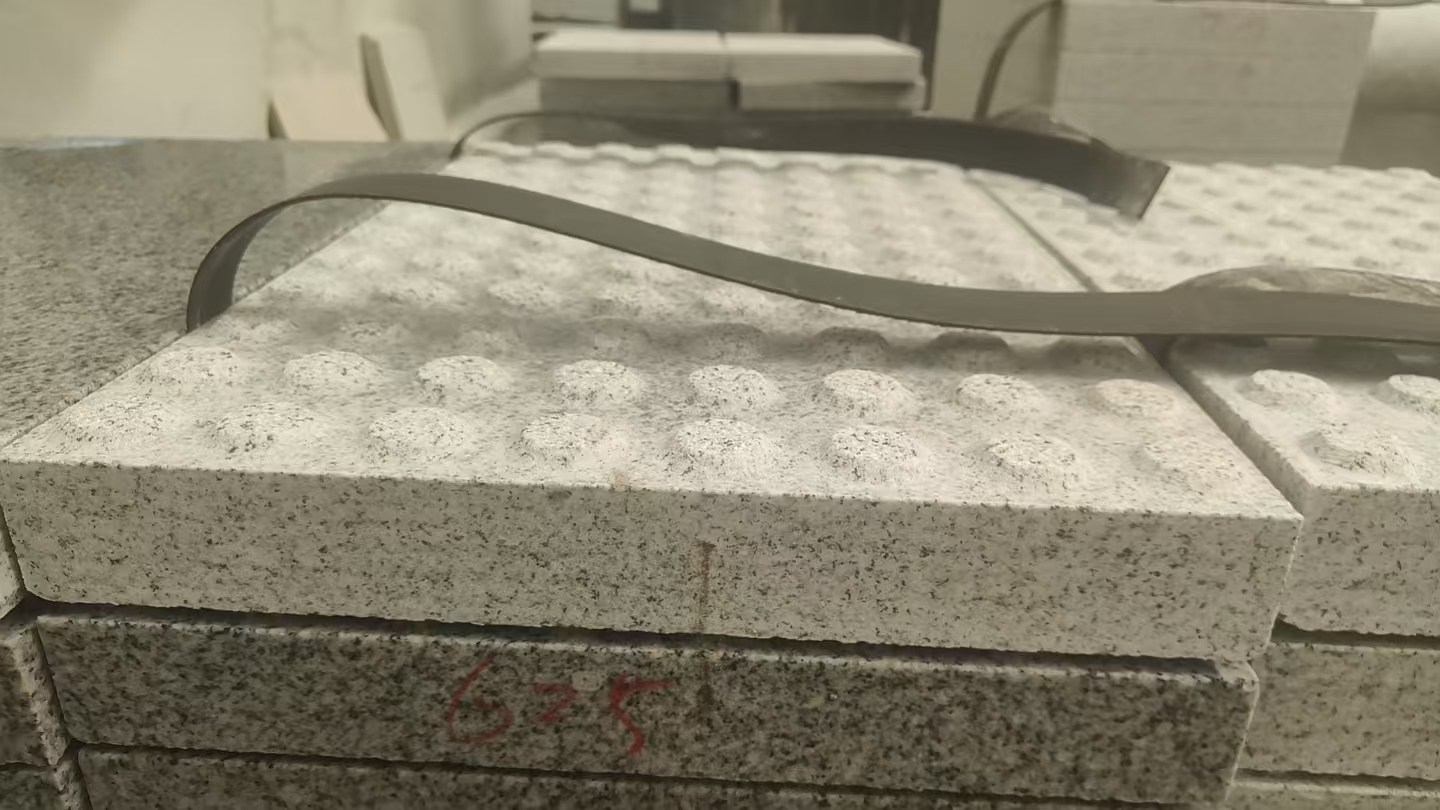 洛阳 芝麻白花岗岩6.0公分荔枝面五轴加工雕刻盲点