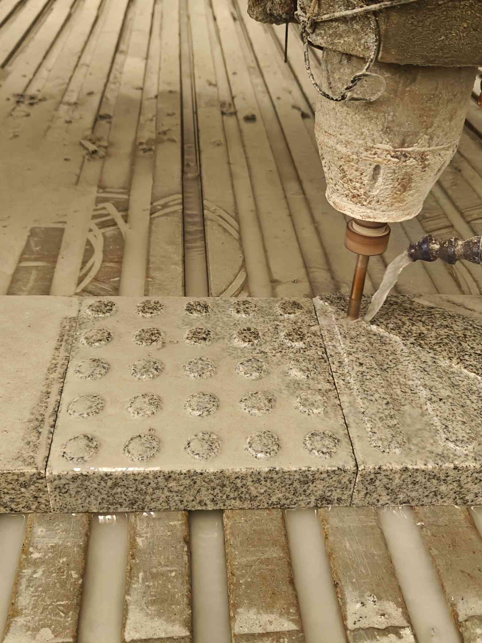 洛阳 芝麻白花岗岩石材盲人石、盲道石、盲点石