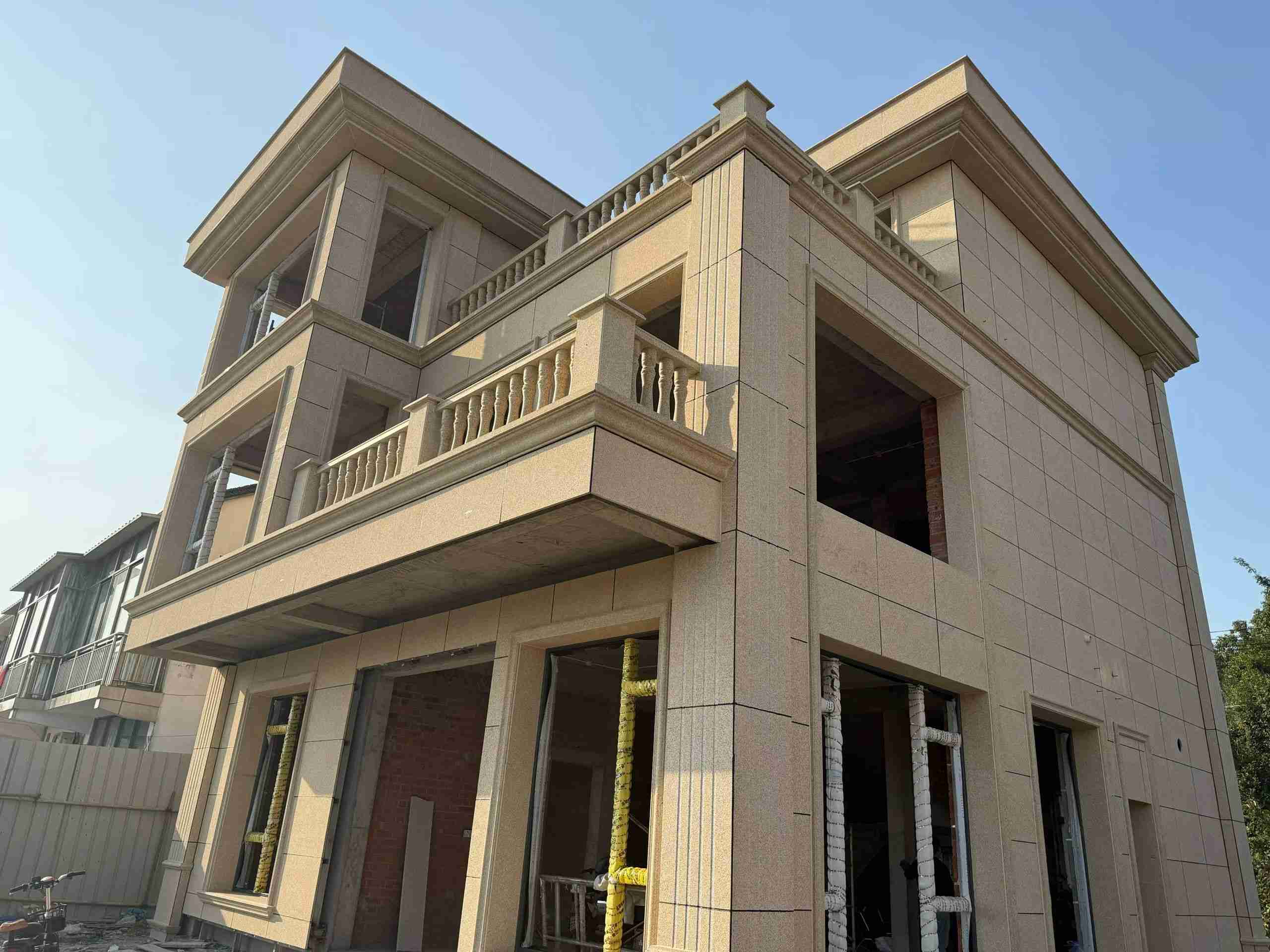 洛阳 黄金麻花岗岩石材荔枝面外墙干挂效果展示