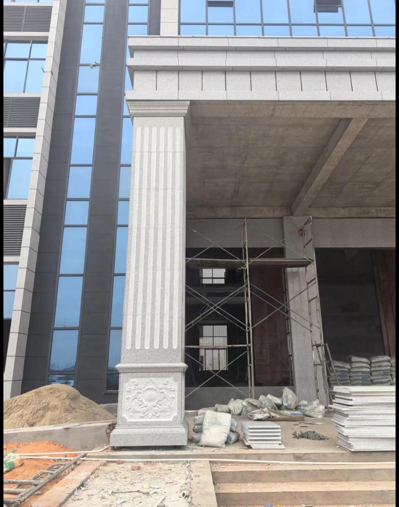 洛阳 芝麻白光面花岗岩门楼大柱（罗马柱）配雕花底座