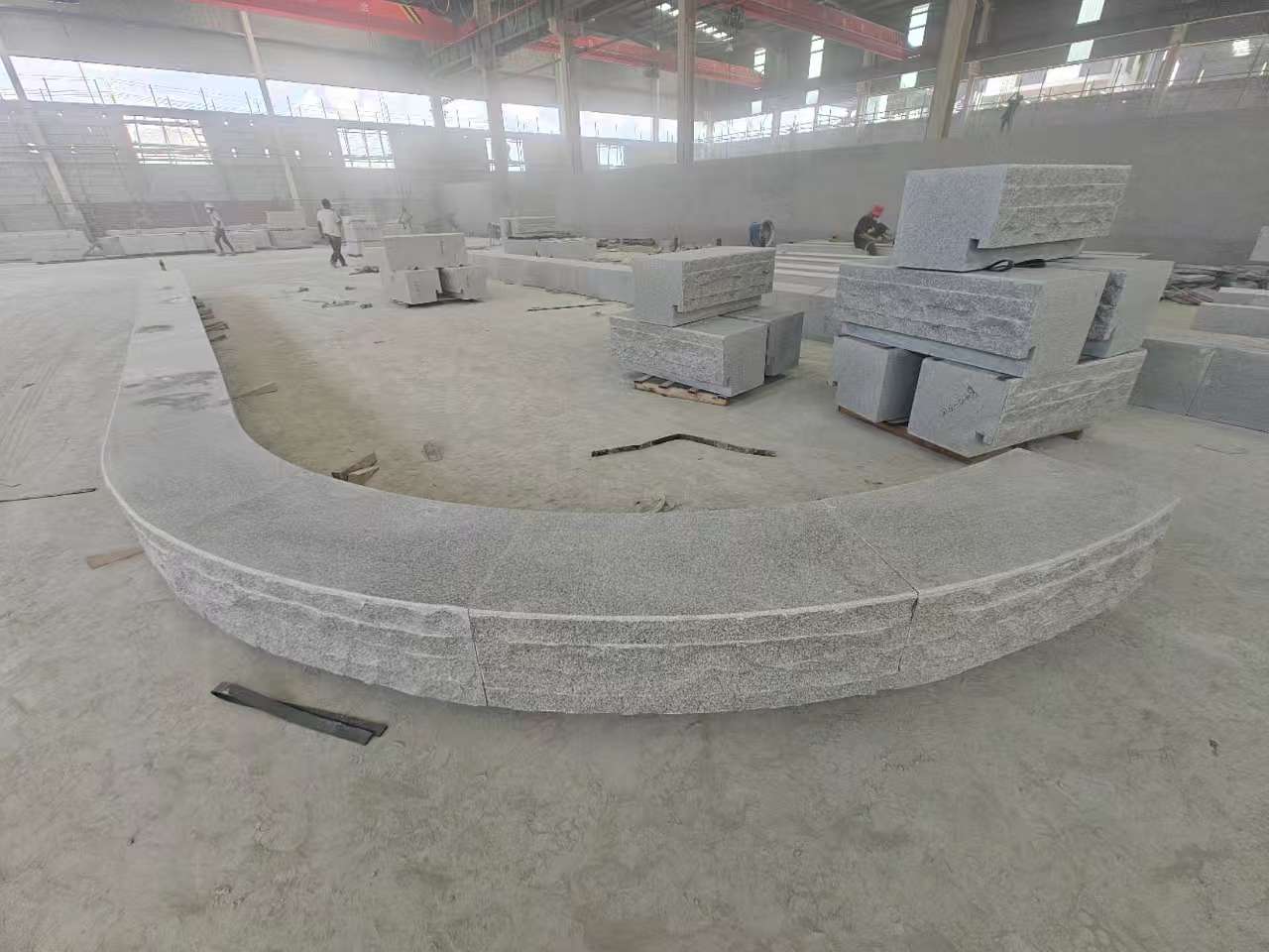 洛阳 芝麻白异形坐凳，自然面光面弧形加工