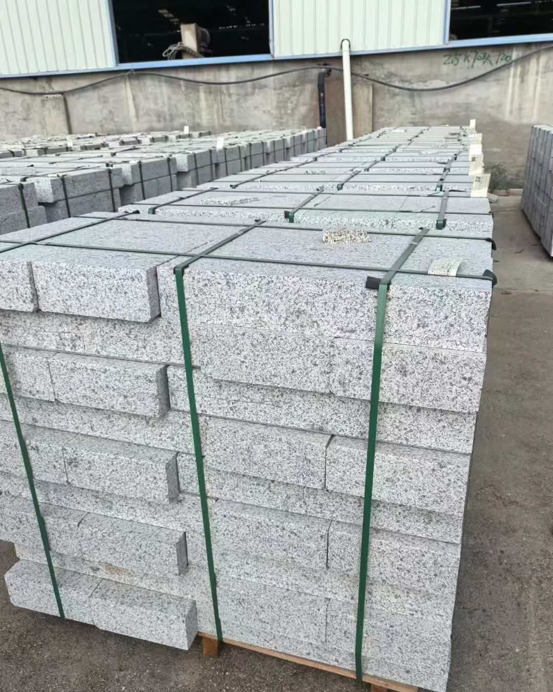 洛阳 白麻花岗岩路沿石，弧形路沿石，道牙石，马路牙子，界石，路缘石，平沿石，直岩石，平缘石等