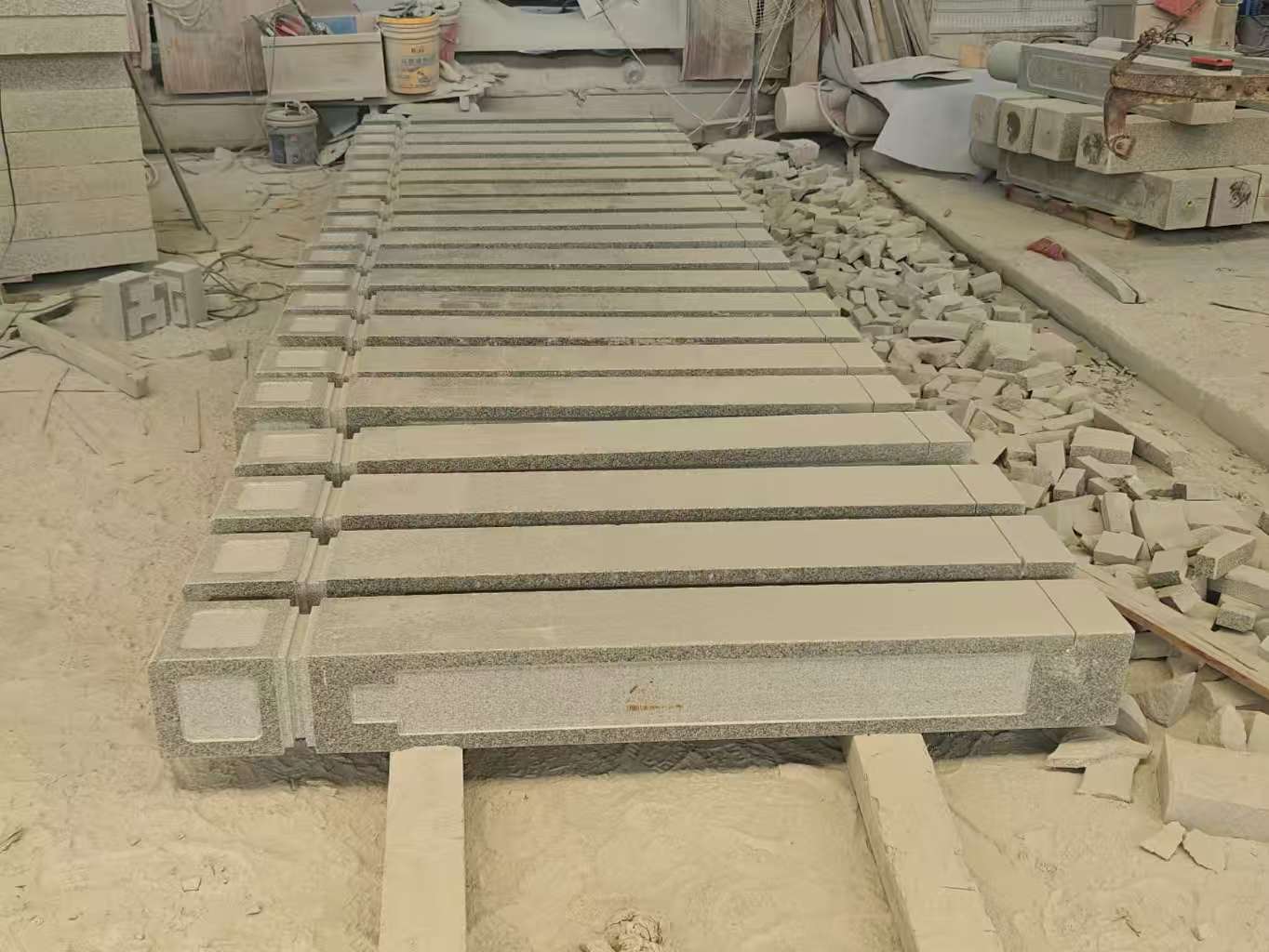 洛阳 芝麻白异形加工雕刻-栏杆大柱，方柱