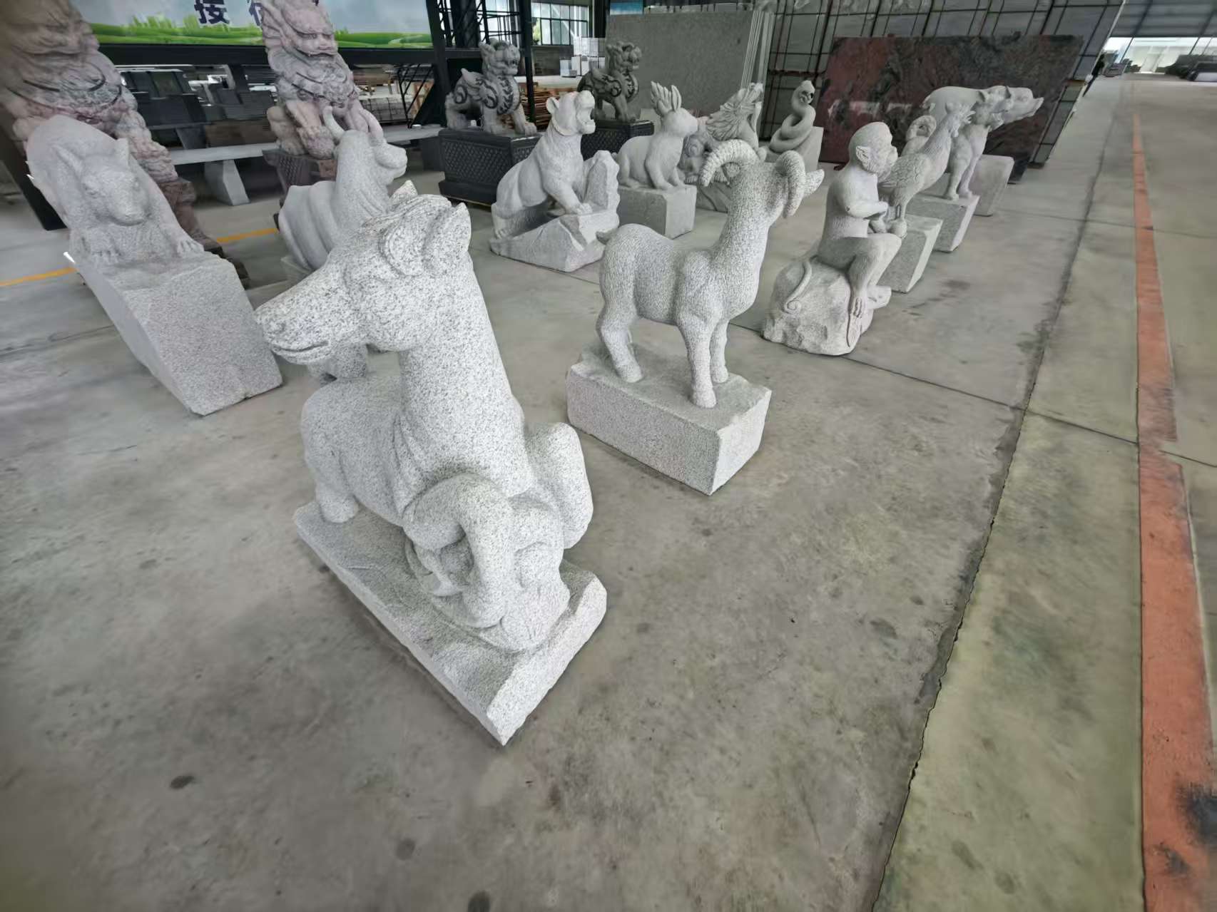 洛阳 芝麻白花岗岩造型立体雕刻——十二生肖