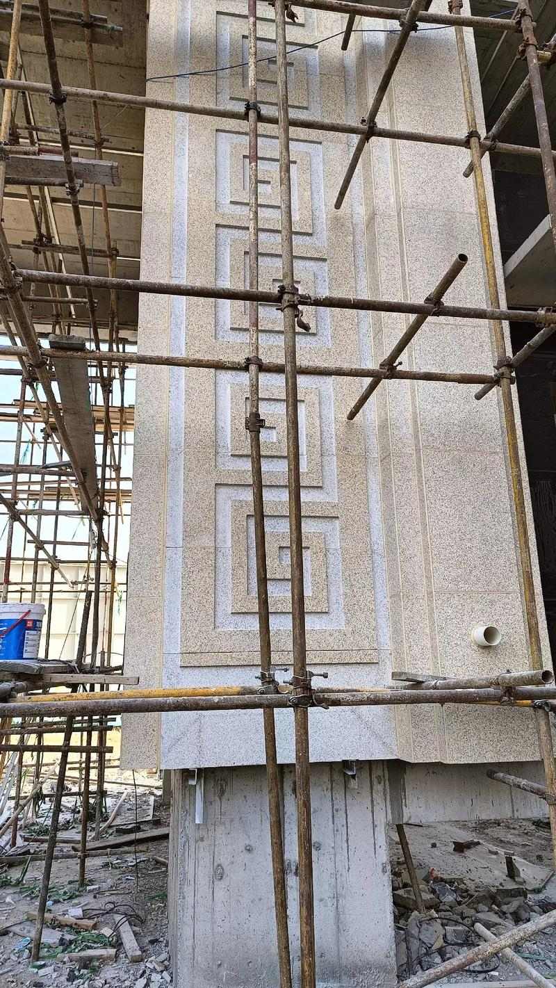 洛阳 黄金麻花岗岩别墅外墙干挂回纹造型效果