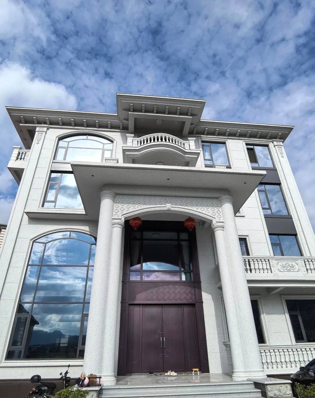 洛阳白麻别墅外墙干挂石材效果示例