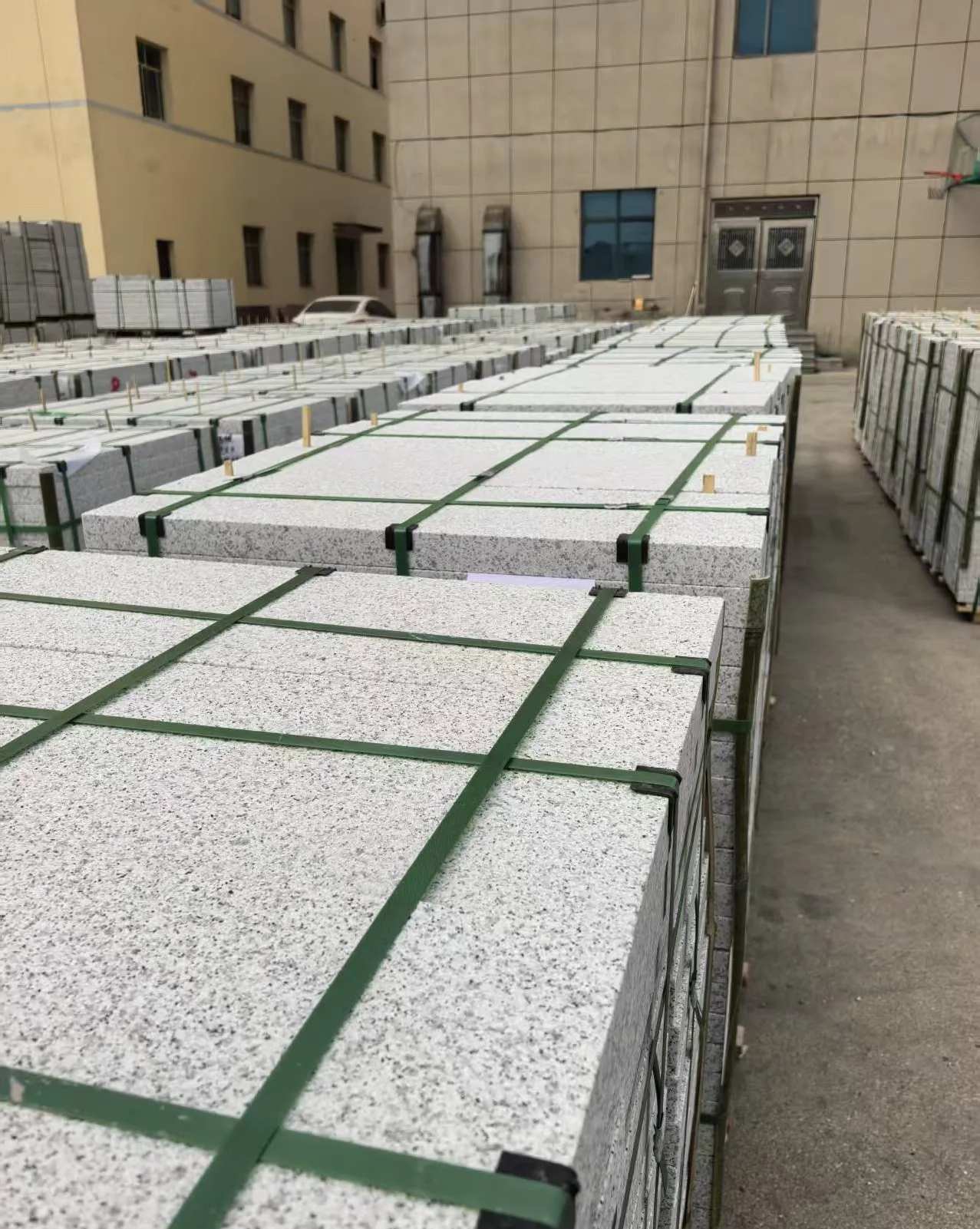 洛阳 白麻花岗岩5.0公分荔枝面地铺石