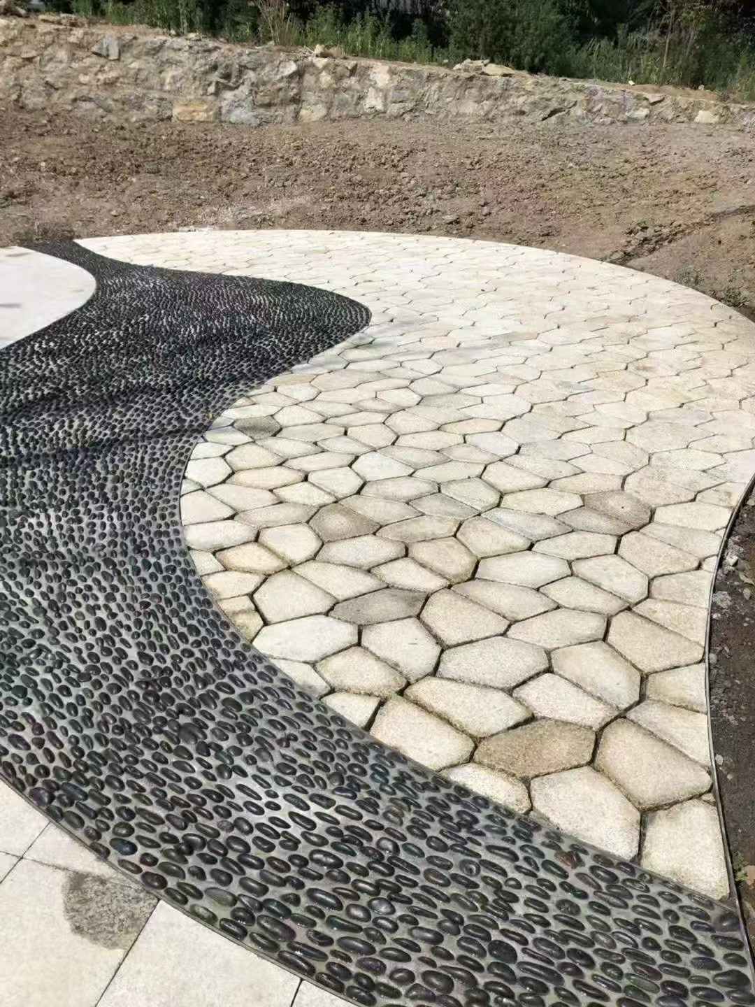 洛阳 黄金麻冰裂纹地铺石工地铺装案例