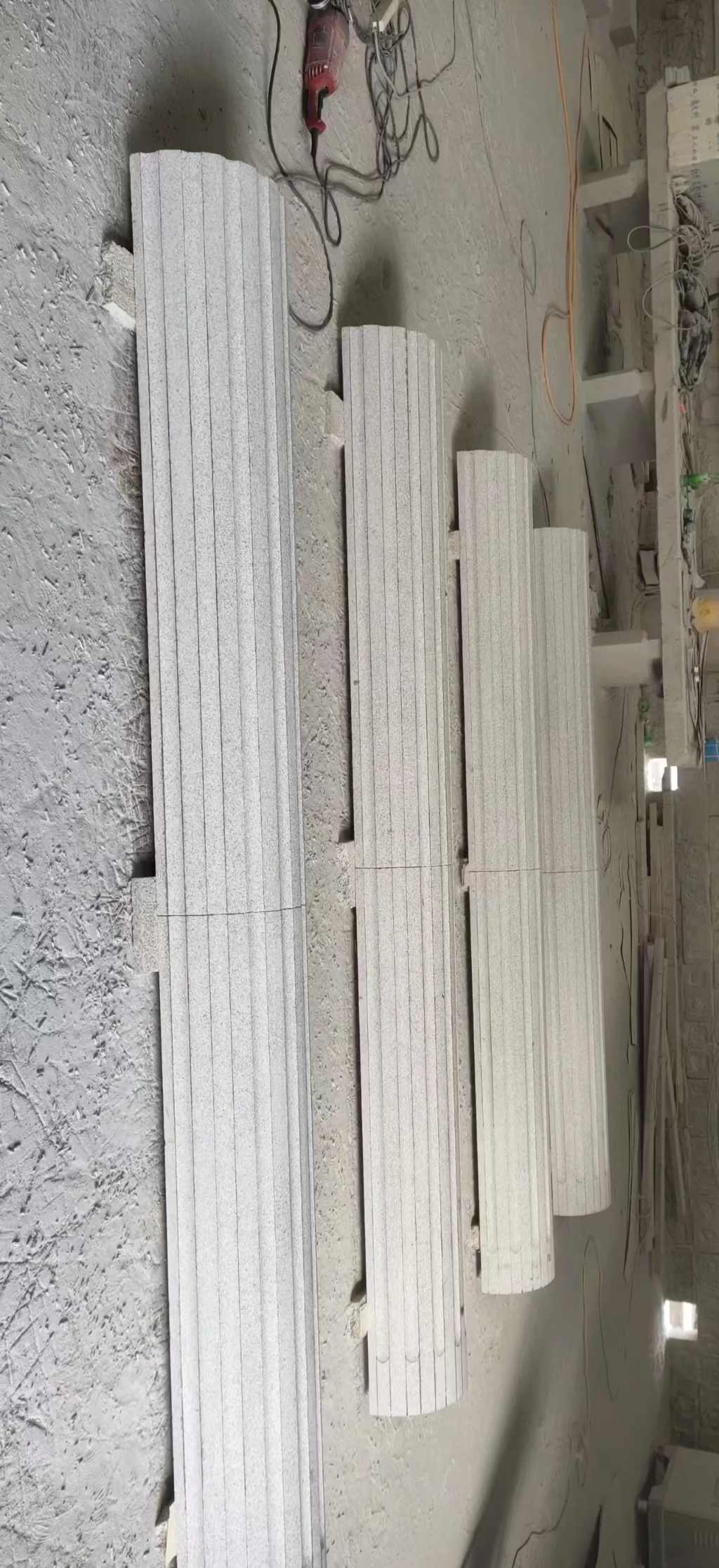 洛阳 花岗岩厂家带你看白麻花岗岩门楼大柱柱皮