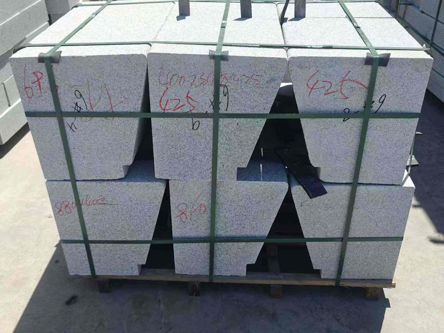 洛阳 芝麻白异形坐凳，石凳