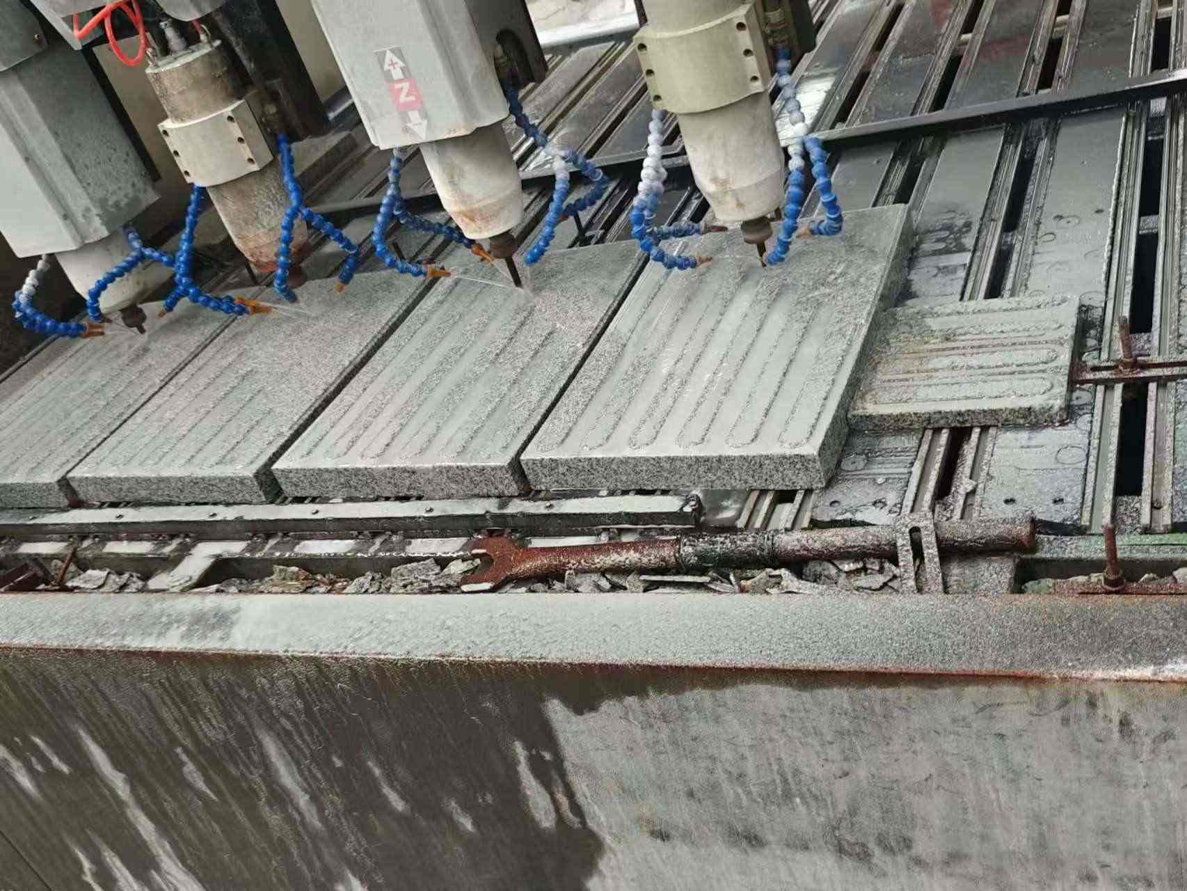 洛阳 芝麻白花岗岩荔枝面盲道雕刻