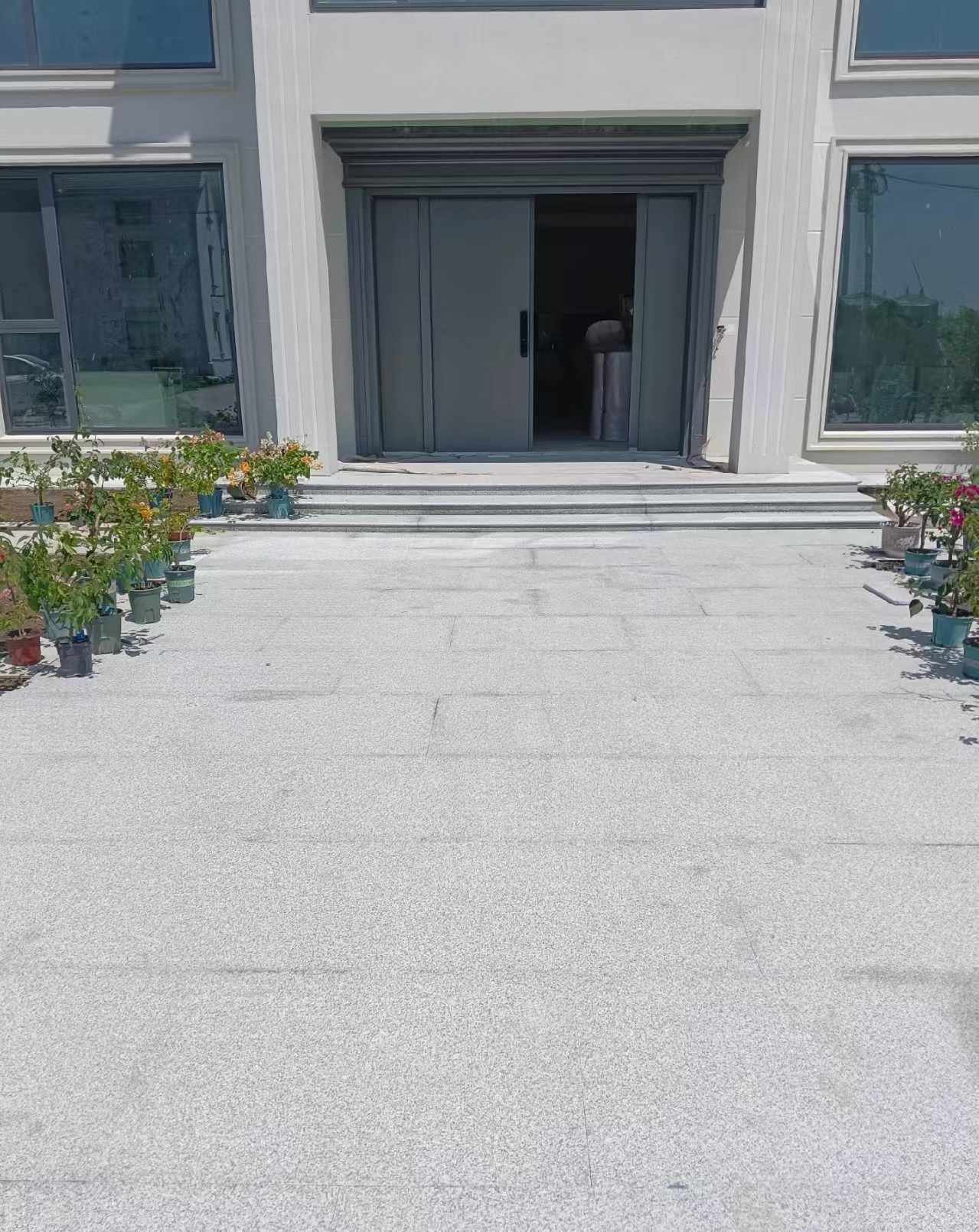 洛阳 芝麻白花岗岩地铺石地面铺装