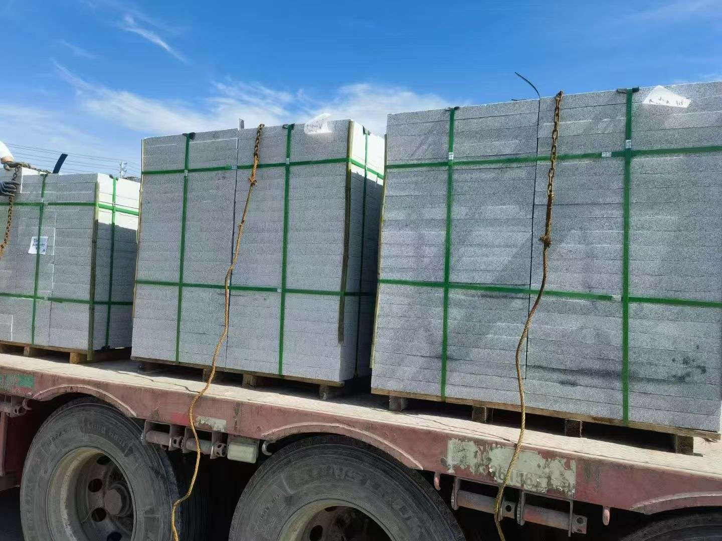 洛阳 芝麻白花岗岩地铺石装车日常