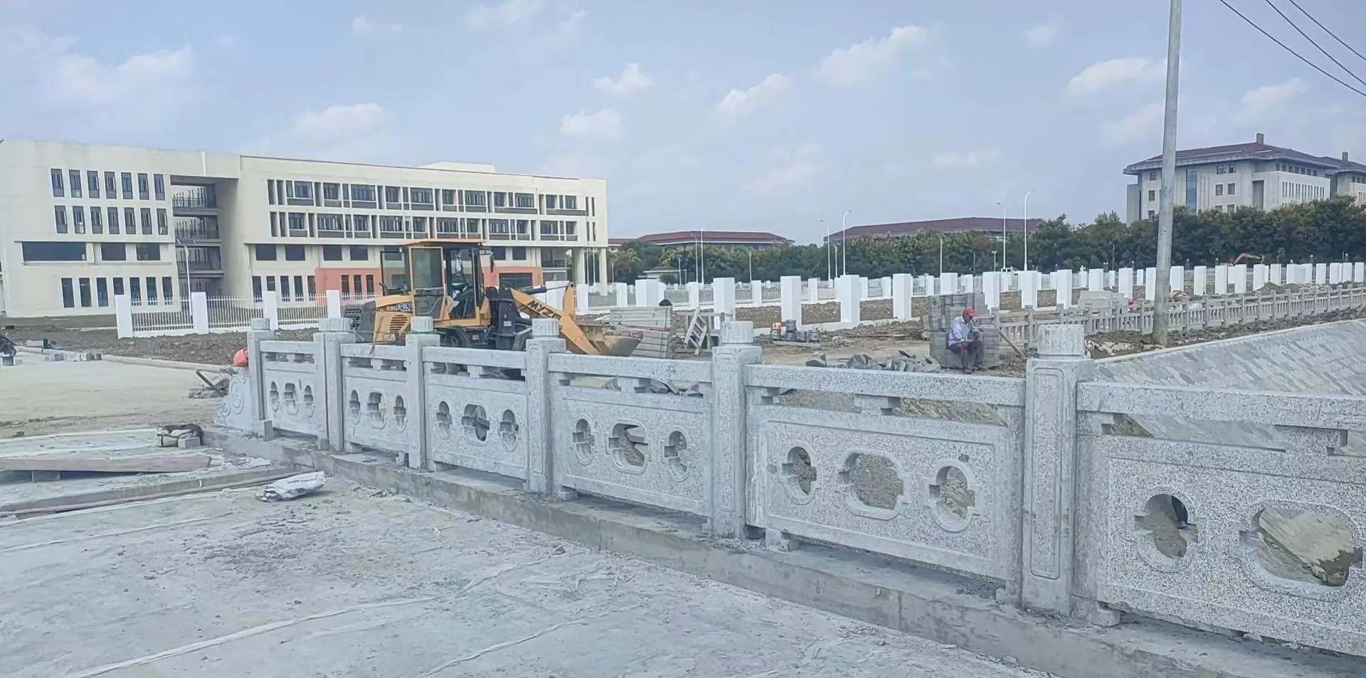 洛阳 白麻花岗岩荔枝面河道栏杆