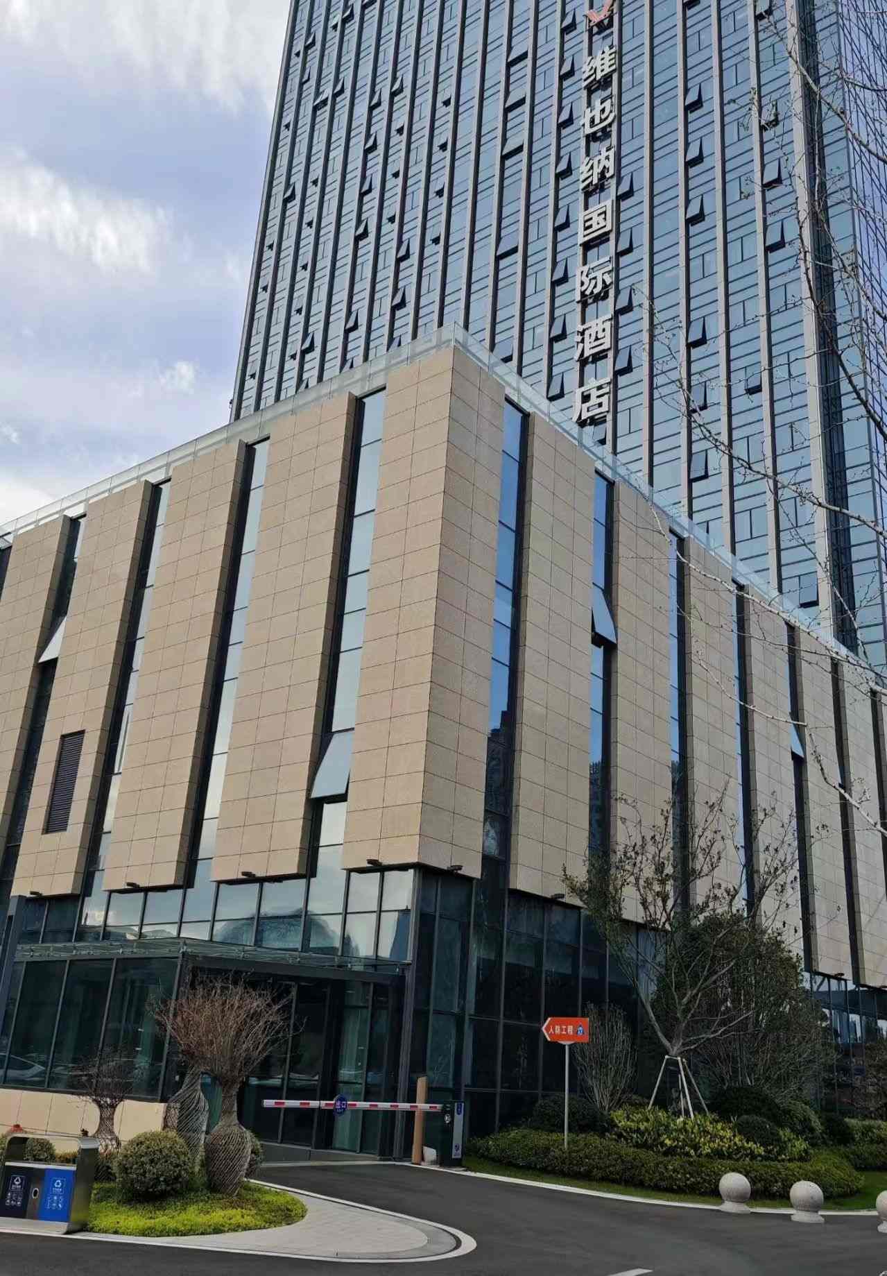 洛阳 黄金麻花岗岩外墙干挂