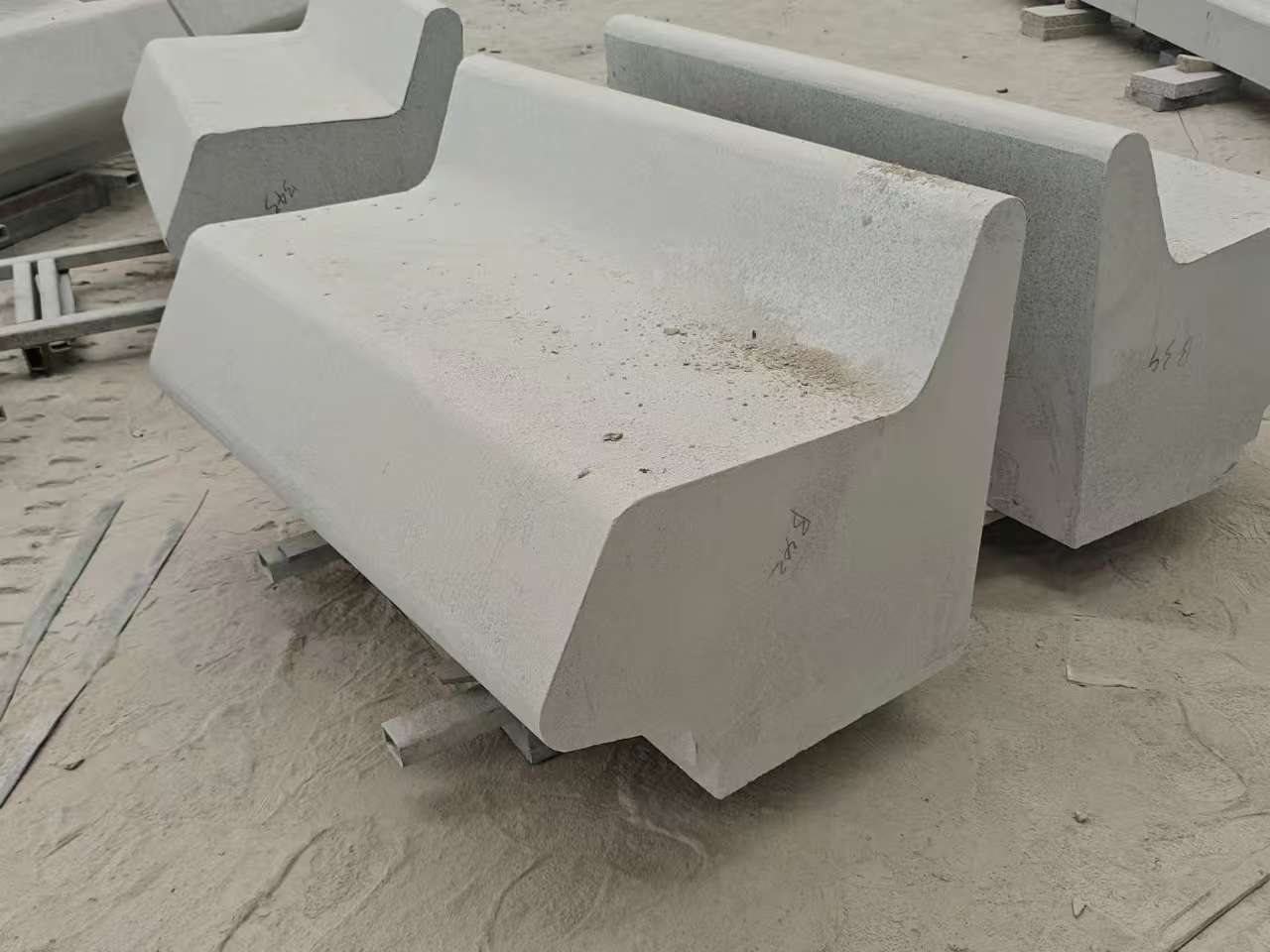 洛阳 芝麻白花岗岩异形坐凳，石凳