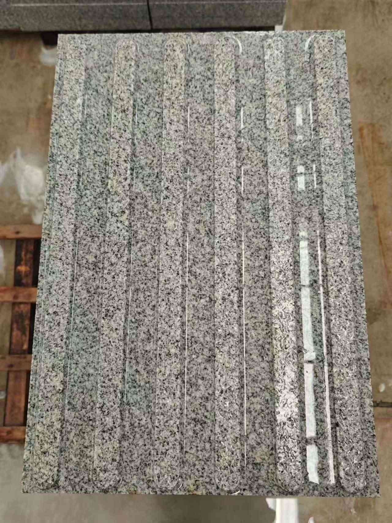 洛阳 芝麻白花岗岩荔枝面雕刻盲道，盲条