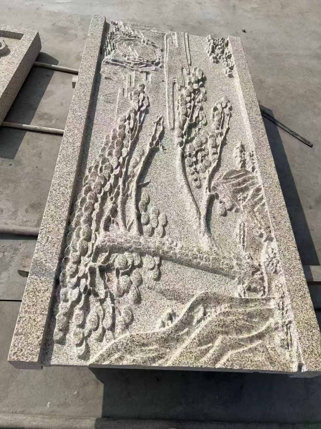 洛阳 黄金麻雕刻板浮雕迎客松