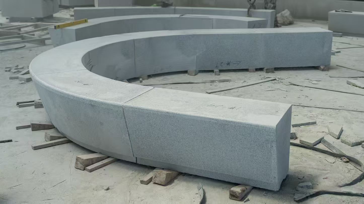 洛阳 芝麻白花岗岩光面弧形坐凳